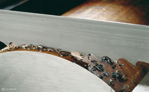 黔江带锯床线速度设定过高，为什么会导致带锯条齿尖发热加速锯条的磨损？